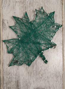 liść metodą string art