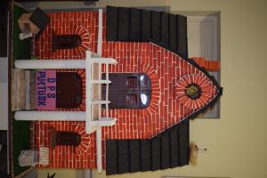 Dom wykonany z pudełeczek po papierosach