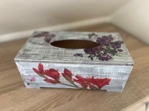 Decoupage - Pudełko na chusteczk
