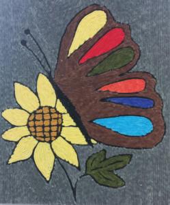 Motyl wyklejany włóczką