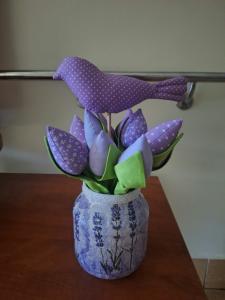tulipany z materiału z ptaszkiem z materiału