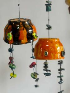 Prezentowana galeria jest przestrzenią artystycznego wyrazu uczestników Warsztatu Terapii Zajęciowej w Przewozie. Prace powstały w ramach zajęć arteterapeutycznych rękodzielniczych i edukacyjnych ukazując indywidualne talenty emocje i artyzm osób z niepełnosprawnościami